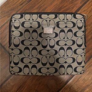 Coach IPad mini case with pockets inside
